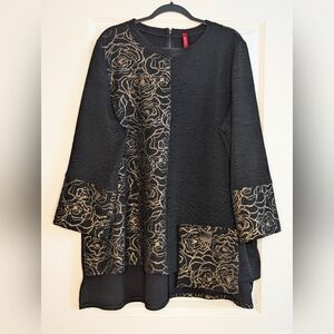 IC by Connie K Gold Rose Foil Tunic 2X Black Crinkle Asymmetric Zip Lagenlook